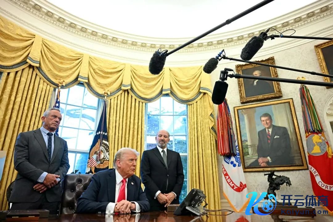 当地手艺2月25日，特朗普在白宫接管媒体采访。CNN